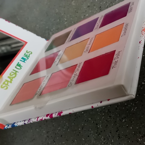 Beauty Creations Splash of Hues EYESHADOW - Picture 3 of 9